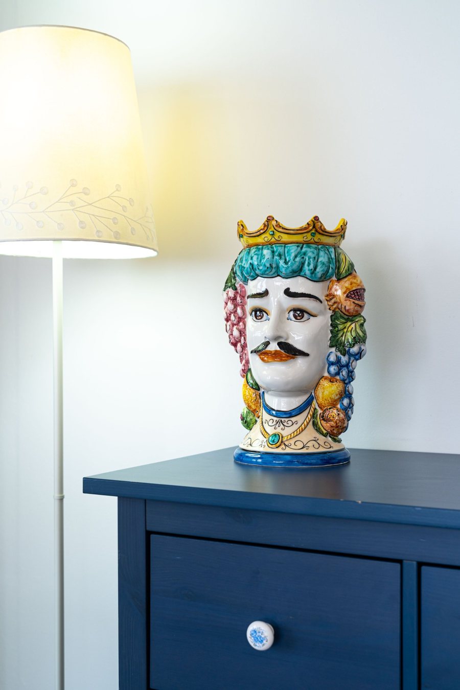 Testa di moro in ceramica siciliana nella sala interna